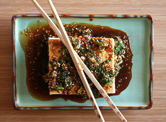 warm tofu with spicy garlic sauce