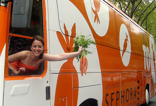Yes To Carrots Bus Paris